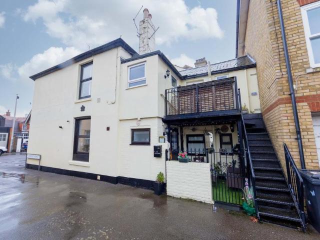 Flat for sale in Lower Walmer, Ash