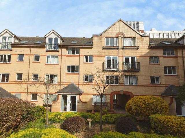 Flat for sale in Redcliffe, Feckenham
