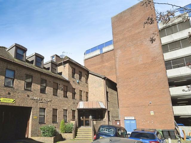Flat for sale in Midway, Kent