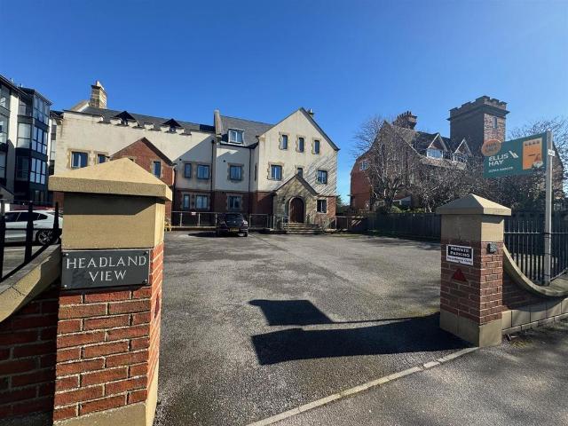 Flat for sale in South Cliff, Kepwick