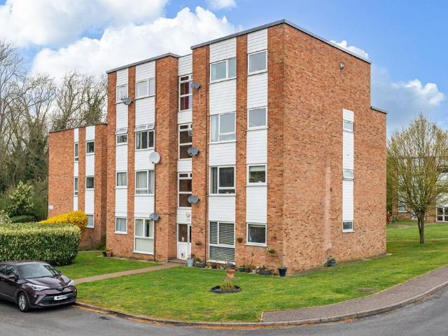 Flat for sale in Kings Hill, Colliers End