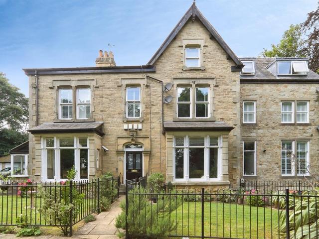 Flat for sale in Roundhay, West Yorkshire