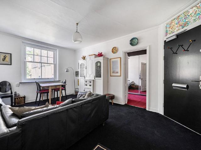 Flat for sale in Seven Dials, Bloomsbury