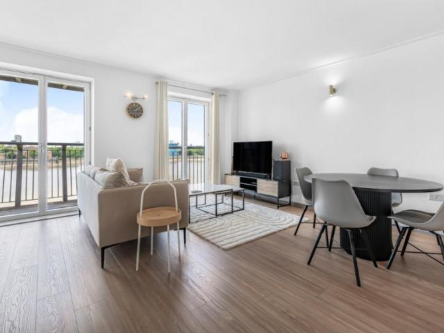 Flat for sale in Canary Wharf, Millwall