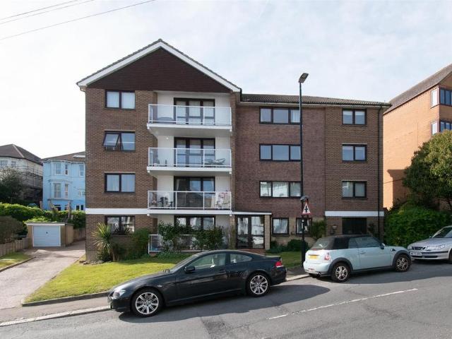 Flat for sale in Blacklands, Guestling Green