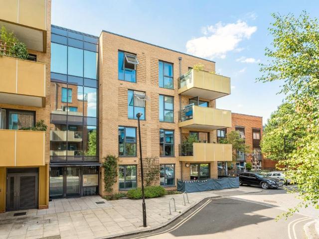 Flat for sale in Camberwell, Greater London
