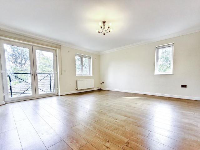 Flat for sale in Broadfields, Greater London