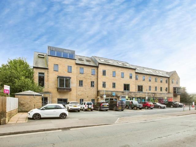 Flat for sale in Ripponden, Calderdale