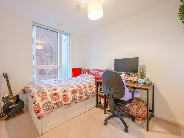 Flat for sale in Bromley-by-Bow, Poplar Grove
