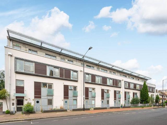 Flat for sale in Rotherhithe, Isle Of Man
