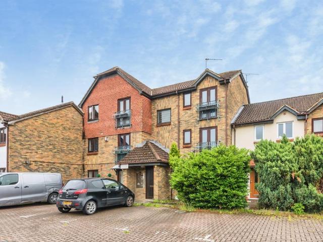 Flat for sale in Swindon
