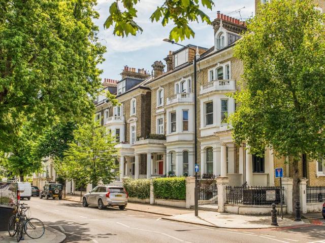Flat for sale in Brompton, Greater London