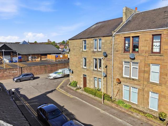 Flat for sale in Monifieth, Scotland