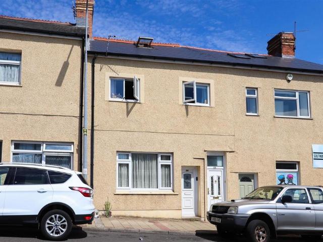 Flat for sale in Cadoxton, Barry
