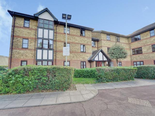Flat for sale in Cauldwell, Bedford