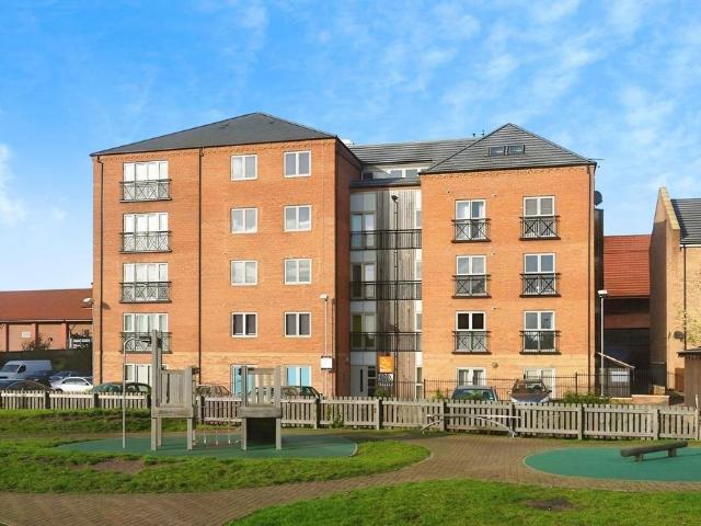 Flat for sale in Elmfield, Leicestershire
