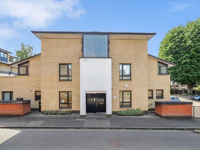 Flat for sale in South Hampstead, Greater London