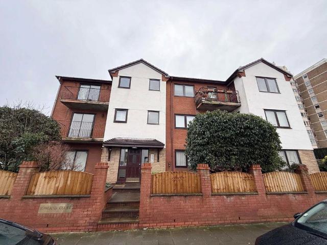Flat for sale in Meols Cop, Southport