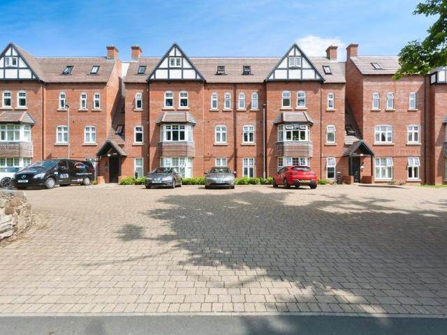 Flat for sale in Wake Green, West Midlands