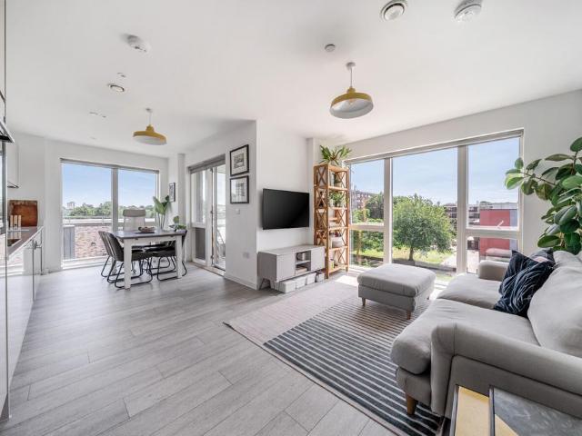 Flat for sale in London Borough of Lewisham, Greater London