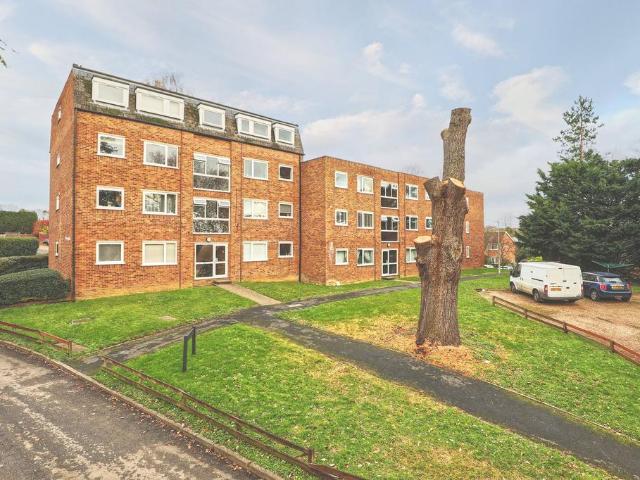 Flat for sale in Kings Hill, Colliers End
