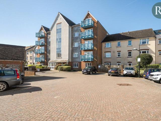 Flat for sale in Fishersgate, West Sussex
