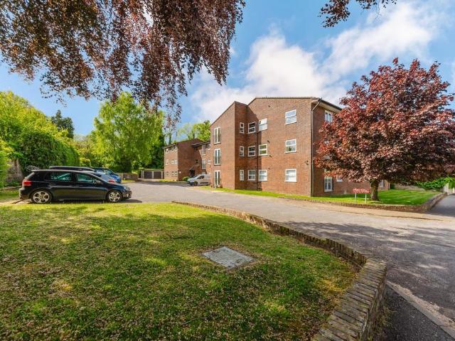 Flat for sale in Perryfields, West Sussex