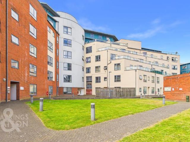 Flat for sale in Lakenham, East Bank