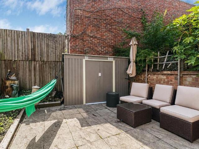 Flat for sale in Harlesden, Greater London