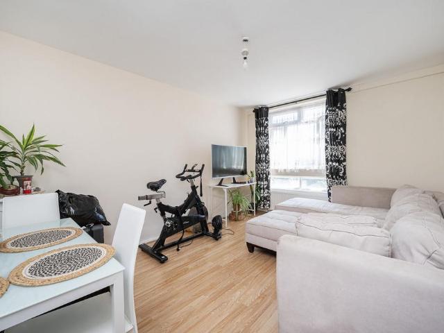 Flat for sale in Whitechapel, Greater London