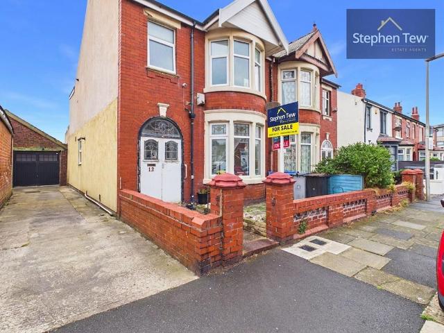 Flat for sale in Blackpool