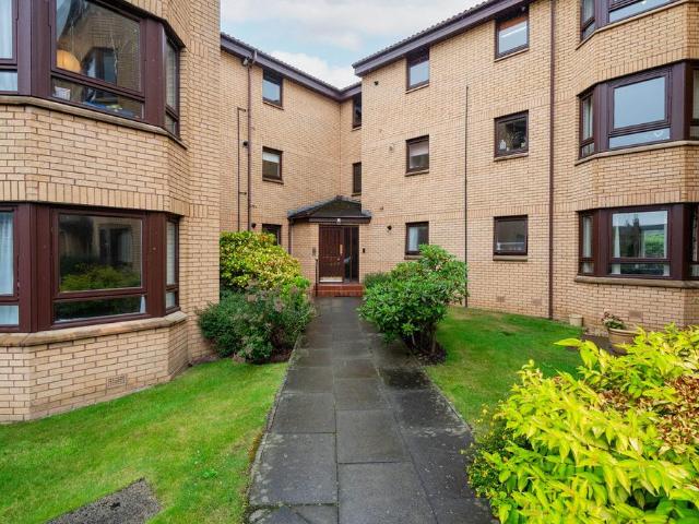 Flat for sale in Blackford, Scotland