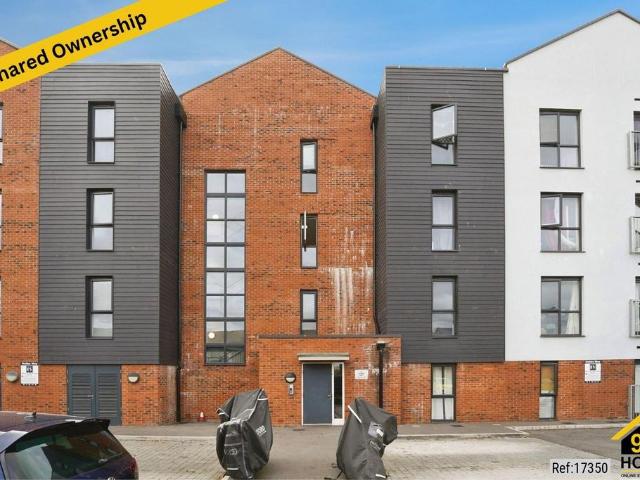 Flat for sale in Gloucester, Gloucestershire