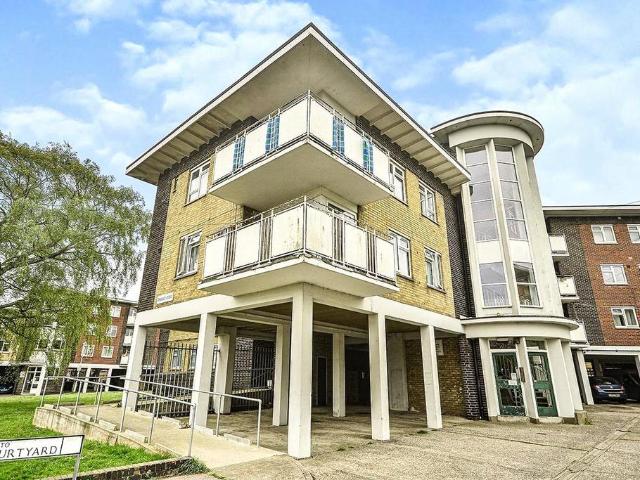Flat for sale in Mill Hill, Ash