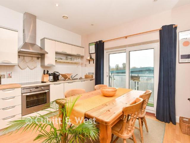 Flat for sale in Red Hill, Surrey
