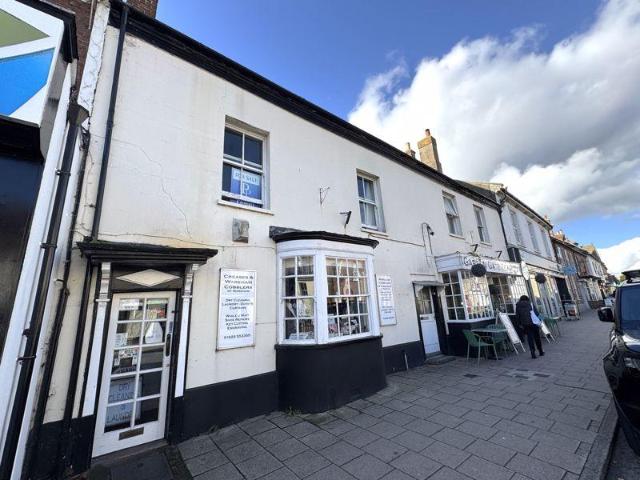 Flat for sale in Wareham Town, Arne