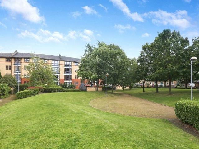 Flat for sale in Hutchesontown, Gorbals