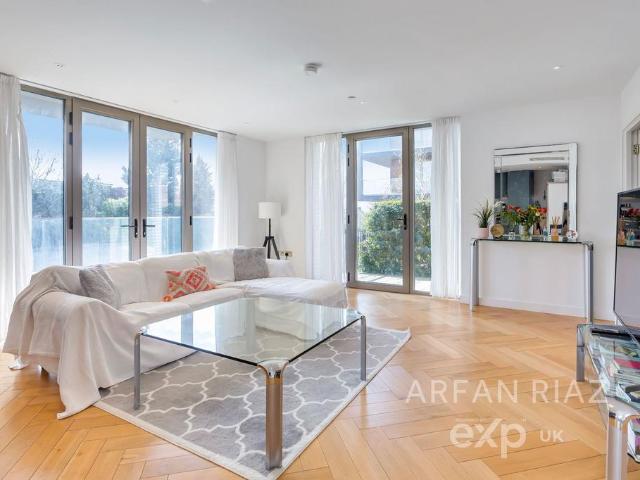 Flat for sale in West Hampstead, Greater London