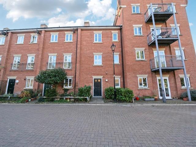 Flat for sale in Osney, The Slade