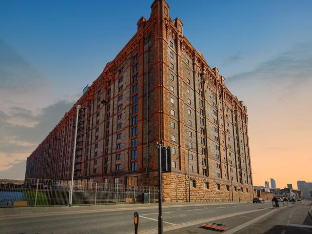 Flat for sale in Calderstones