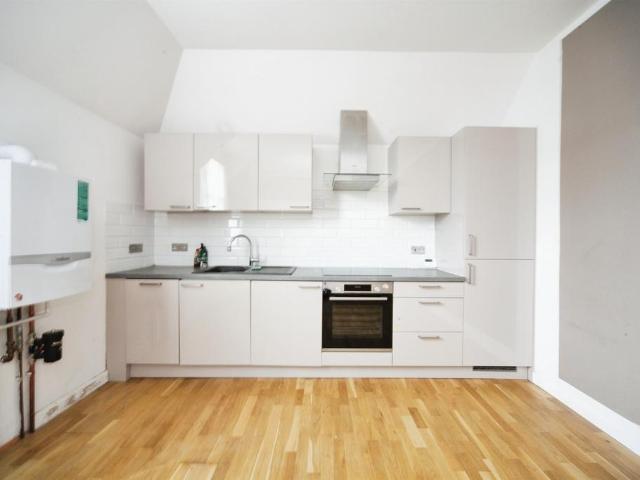 Flat for sale in Spring Park, Luton
