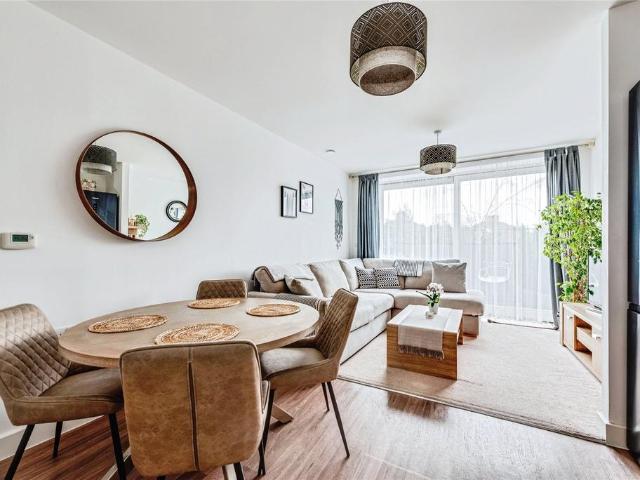 Flat for sale in The Slade, Oxfordshire