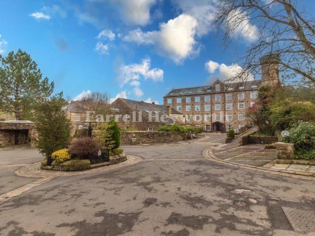 Flat for sale in Caton, Bare