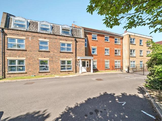 Flat for sale in Clewer Village, Windsor