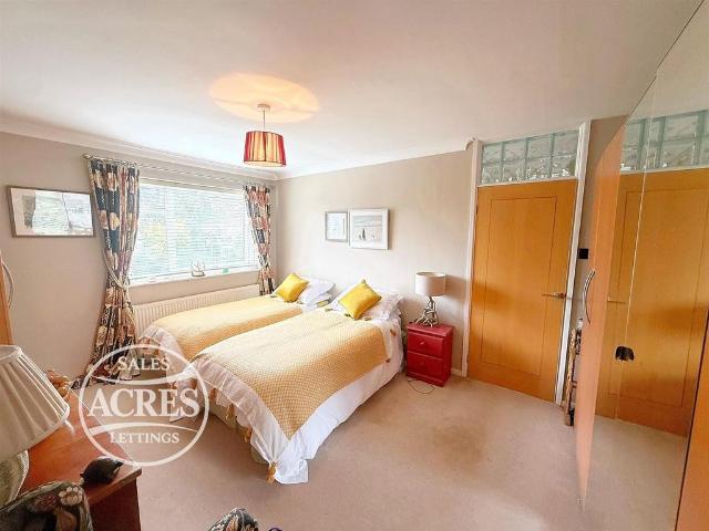 Flat for sale in Four Oaks, West Midlands