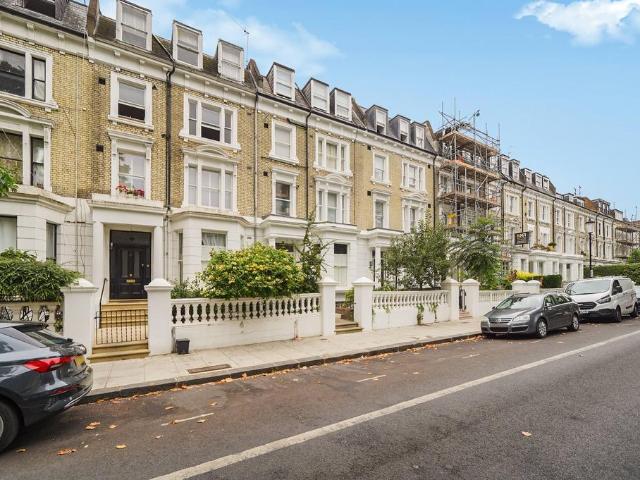Flat for sale in Notting Hill, Greater London