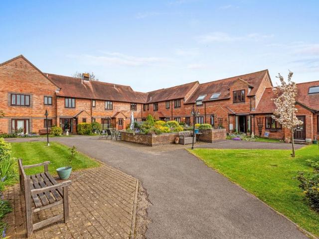 Flat for sale in Thame, South Oxfordshire