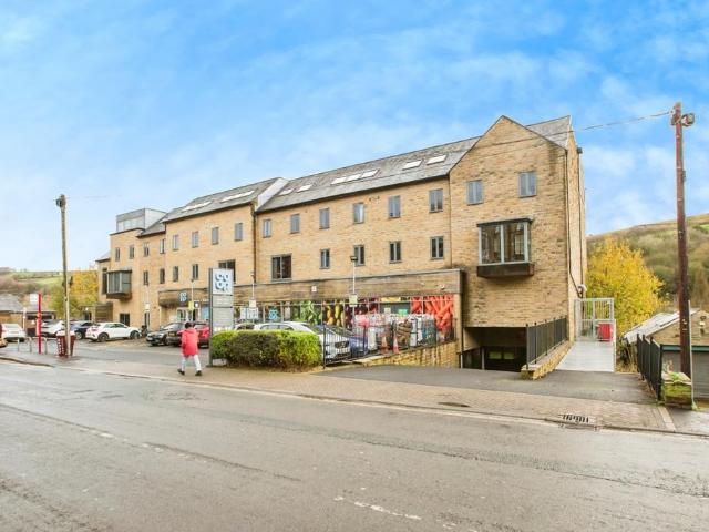 Flat for sale in Ripponden, West Yorkshire