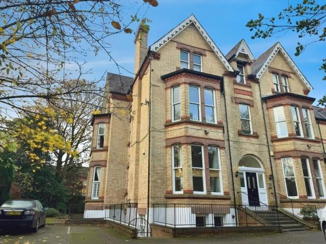 Flat for sale in Calderstones