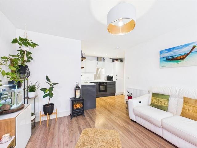 Flat for sale in Rush Green, Greater London